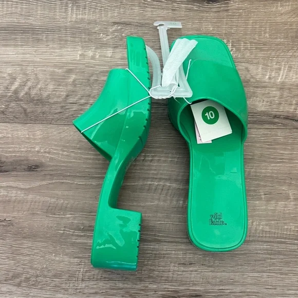 Wild Fable Vibrant Green Slide Sandals - Picture 5 of 5
